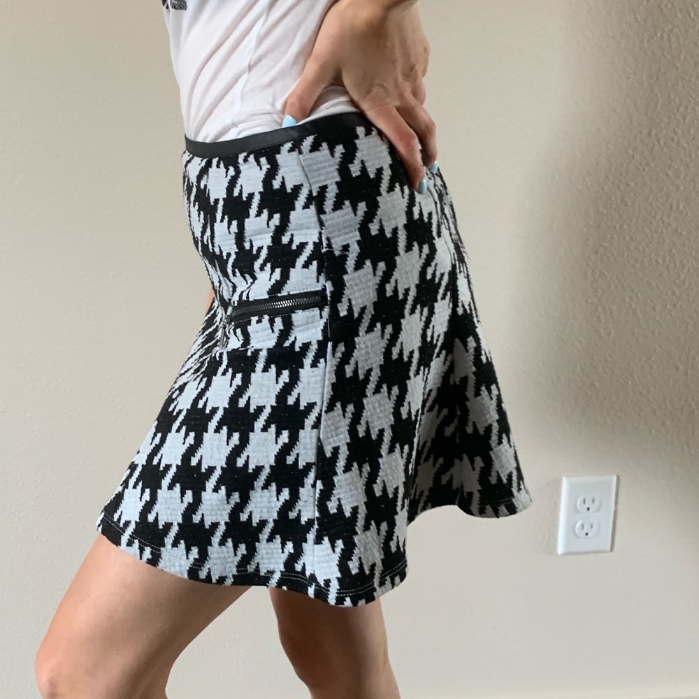 Black and white print skirt